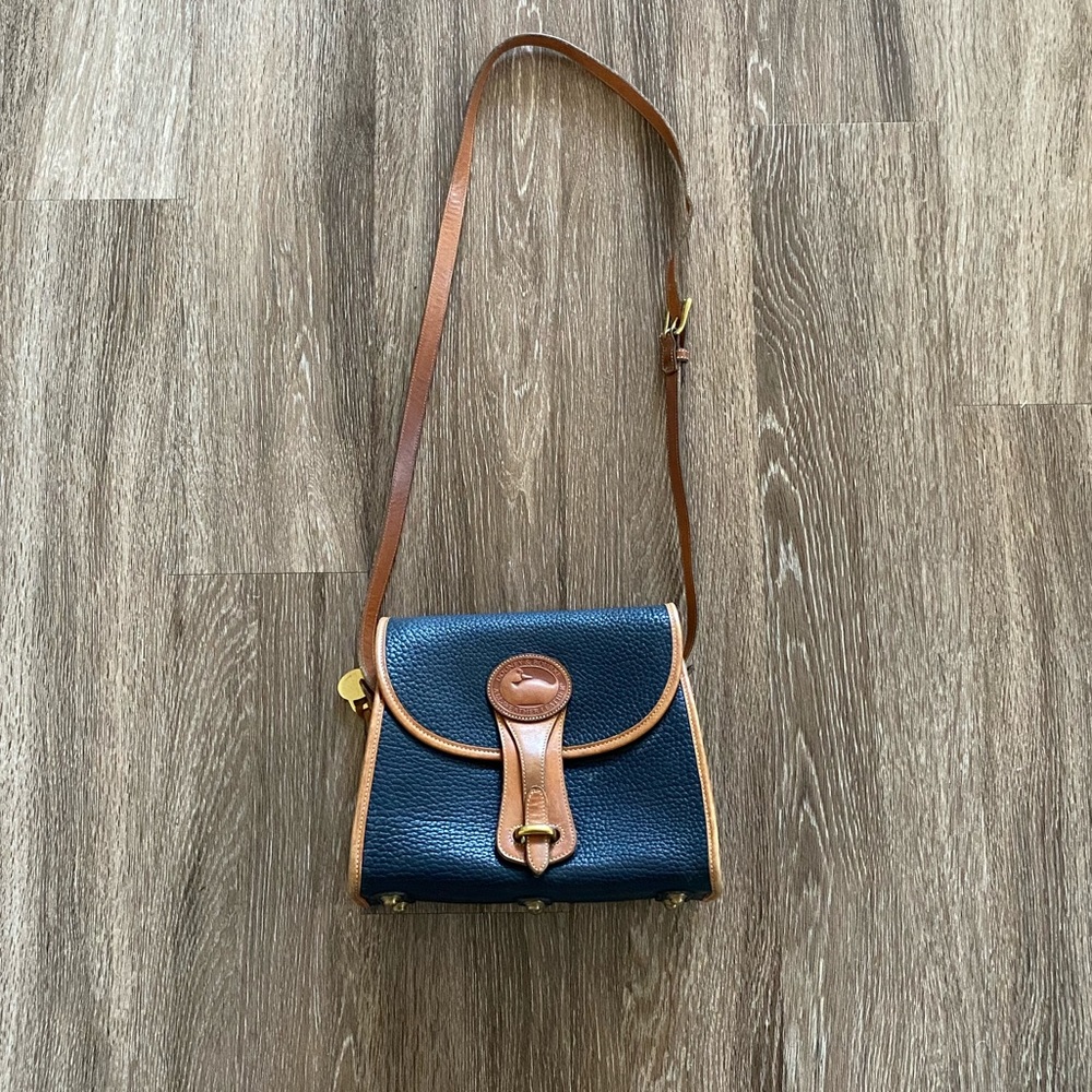 Vintage Dooney & Bourke Navy and Tan Crossbody bag